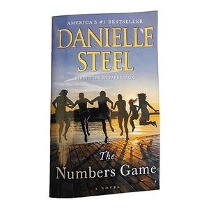 CLEARANCE 💕Danielle Steel "The Numbers Game" Paperback Book